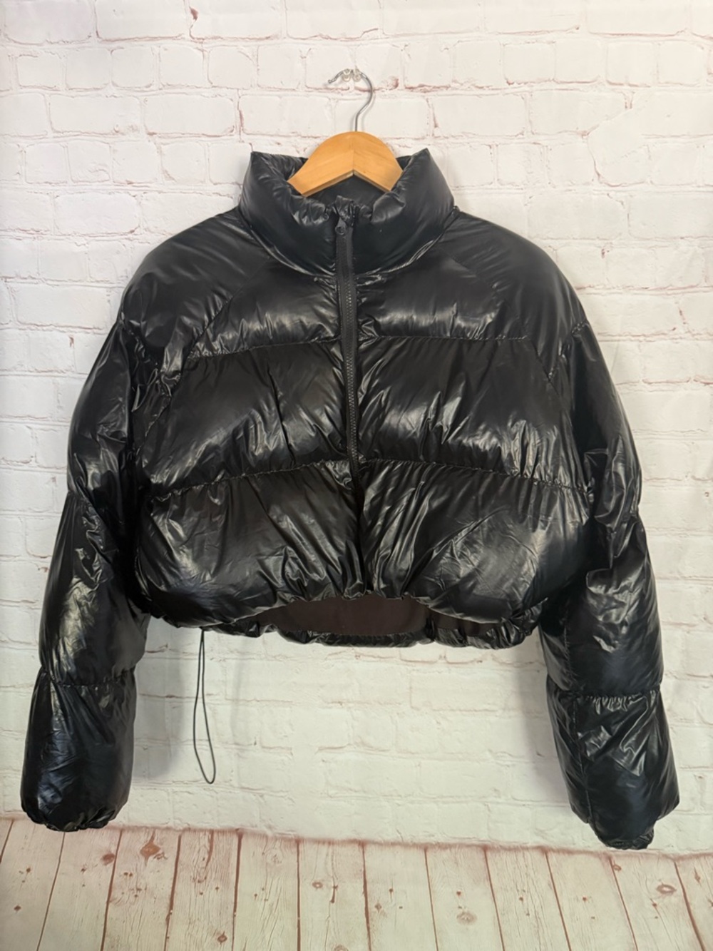 Forever 21 Black Cropped Puffer Jacket Women's Size XS Front Full Zip